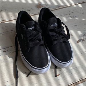 Boys shoes